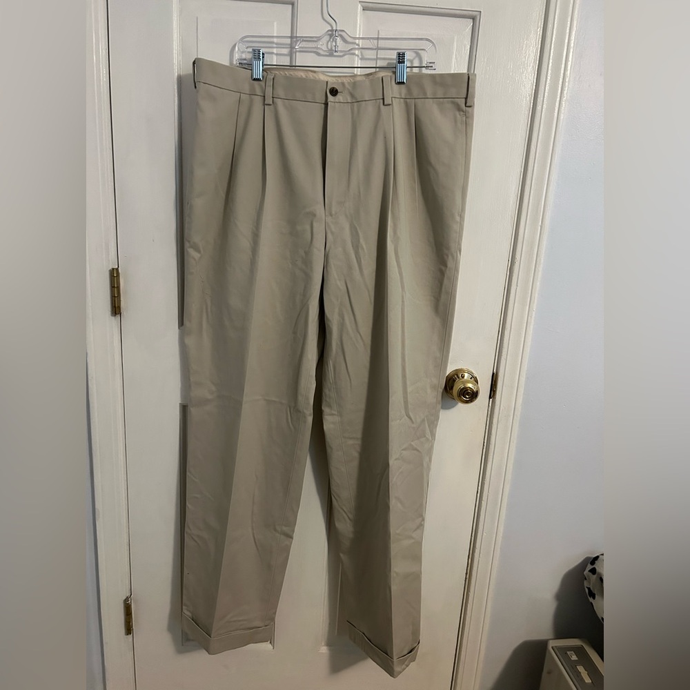 Brooks Brothers Thompson Advantage Chino - pleated khakis Size 40/34